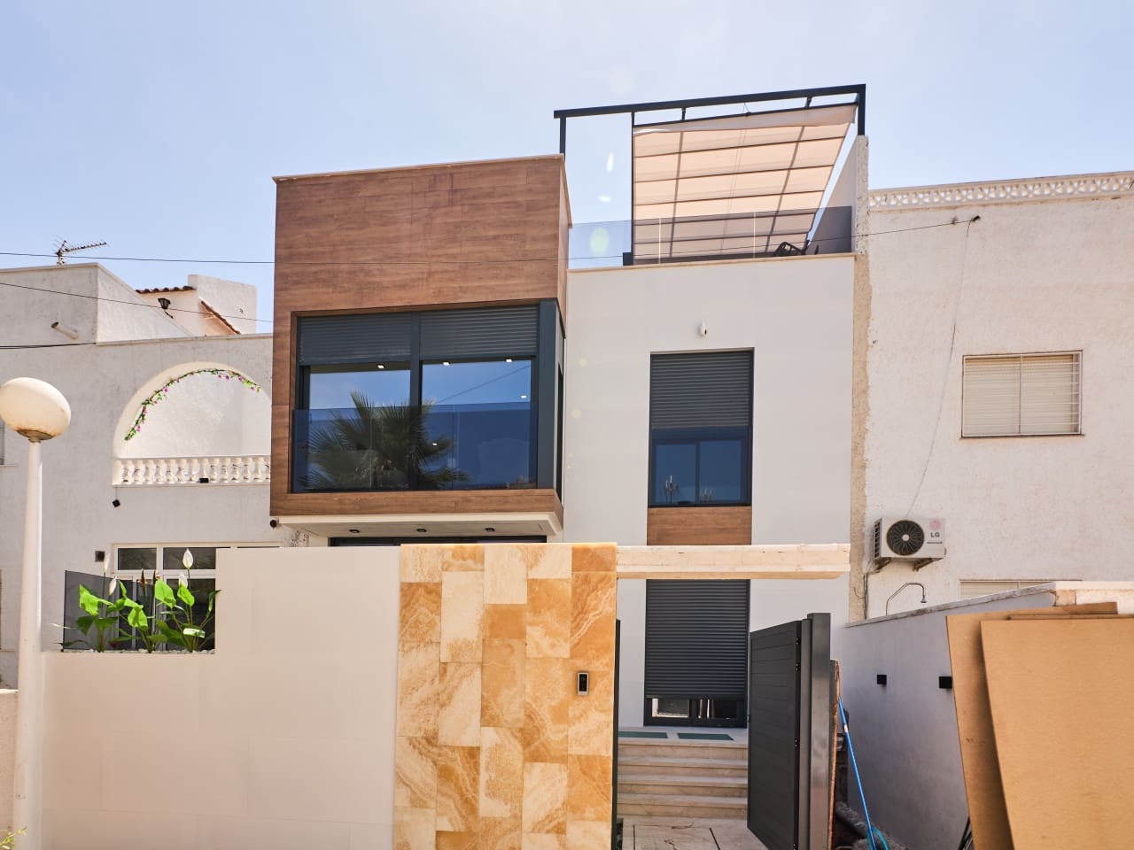 3 soverom Villa til salgs i Torrevieja med svømmebasseng - € 539 000 (Ref: 10029573)