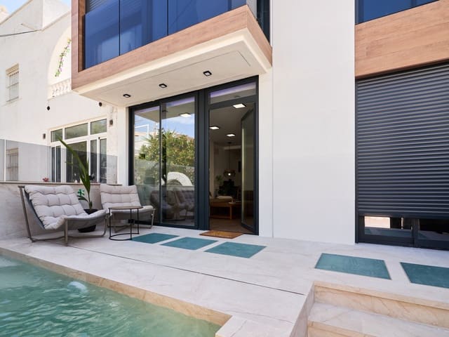 3 soverom Villa til salgs i Nueva Torrevieja, Torrevieja med svømmebasseng - € 539 000 (Ref: 10029573)
