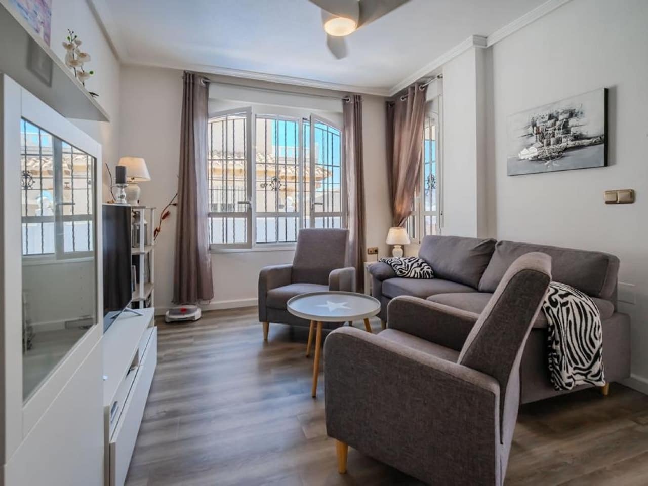 3 sypialnia Willa na sprzedaż w Orihuela Costa z basenem - 310 000 € (Ref: 10032392)
