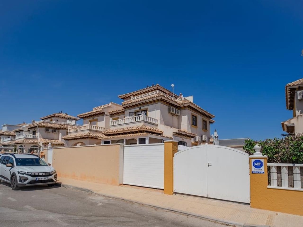 3 sypialnia Willa na sprzedaż w Orihuela Costa z basenem - 310 000 € (Ref: 10032392)
