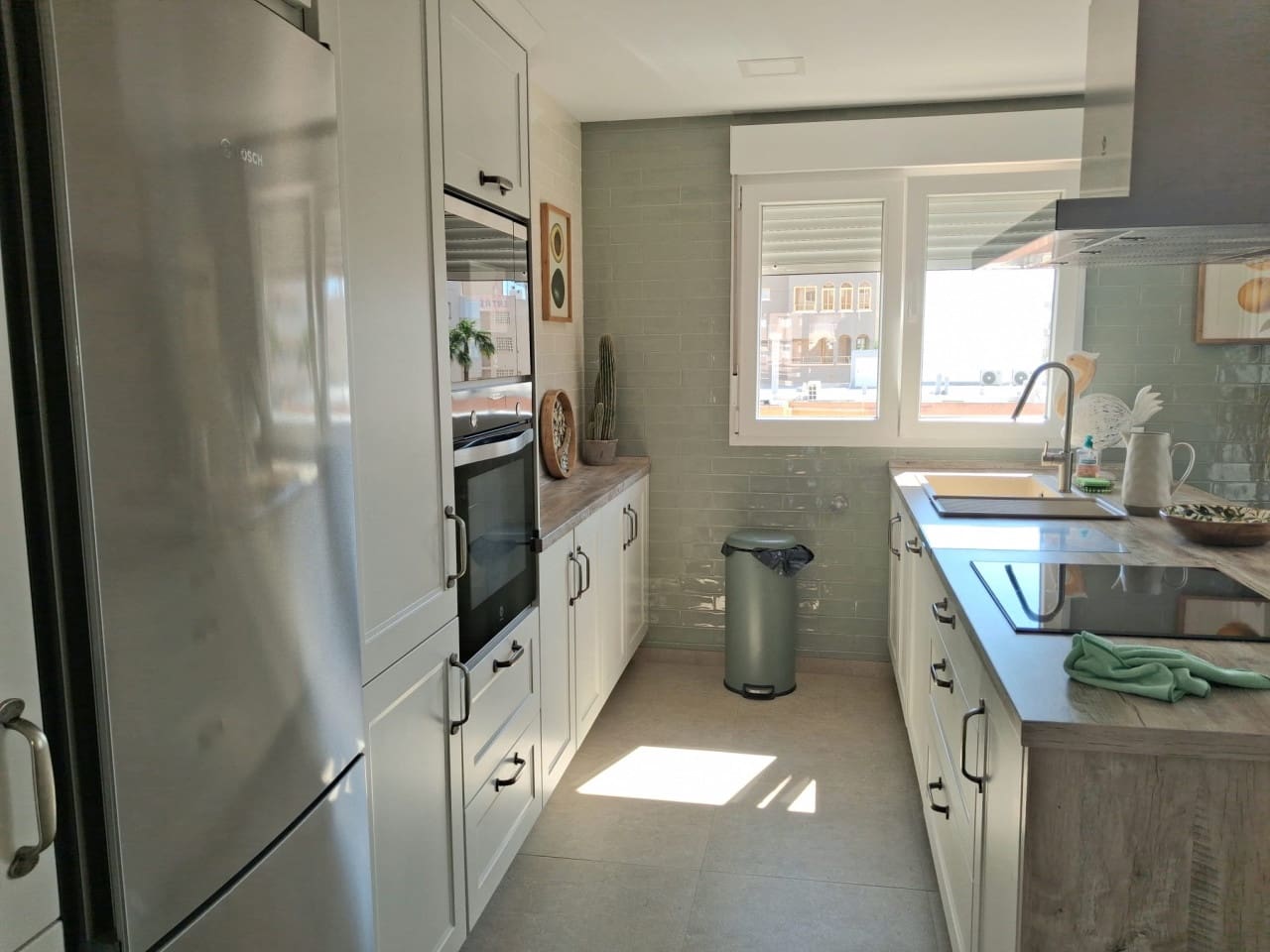 4 sovrum Lägenhet till salu i Arenales del Sol med pool garage - 389 000 € (Ref: 10035796)