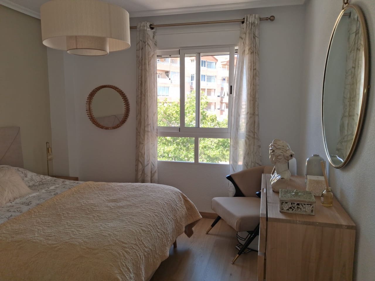 4 sovrum Lägenhet till salu i Arenales del Sol med pool garage - 389 000 € (Ref: 10035796)