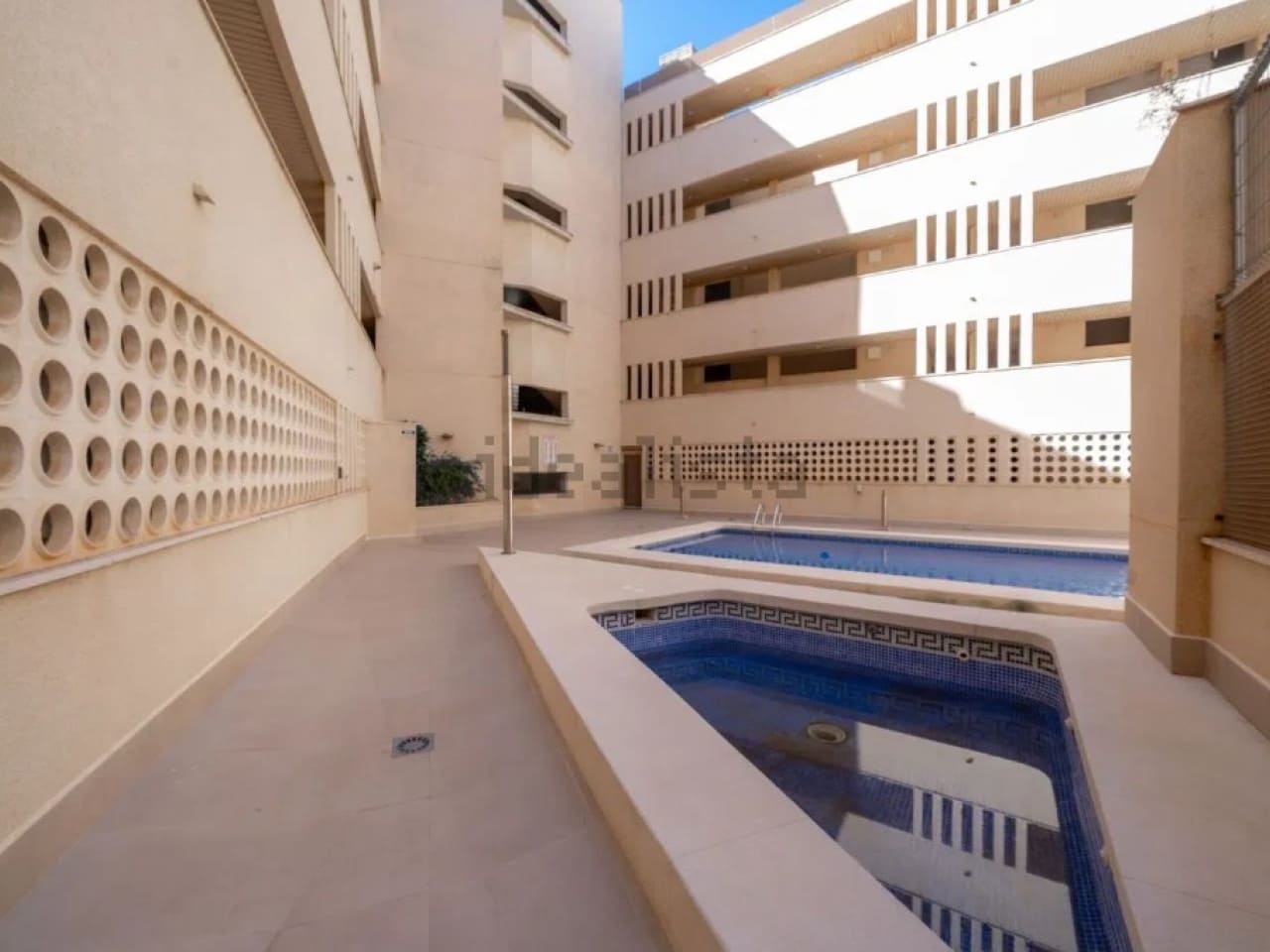 3 soveværelse Lejlighed til salg i Torrevieja med swimmingpool - € 359.000 (Ref: 10036248)