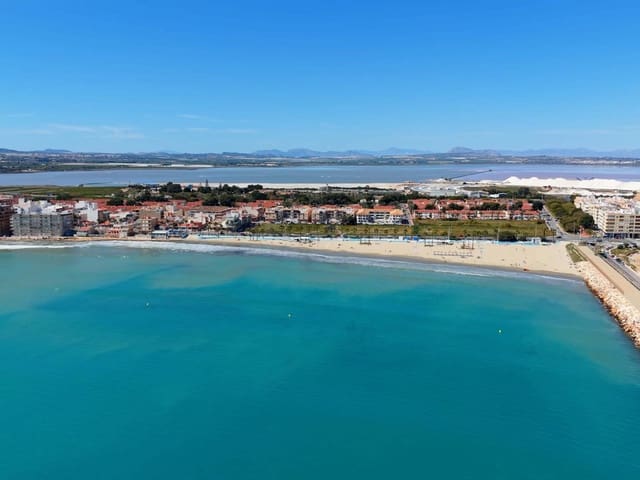 4 soveværelse Byhus til salg i Playa de los Náufragos, Torrevieja med swimmingpool - € 240.000 (Ref: 10038542)