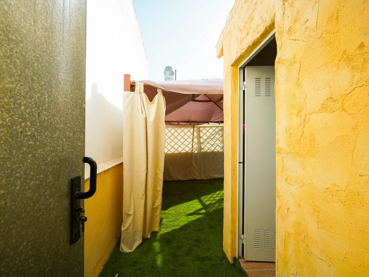 4 soveværelse Byhus til salg i Torrevieja med swimmingpool - € 240.000 (Ref: 10038542)