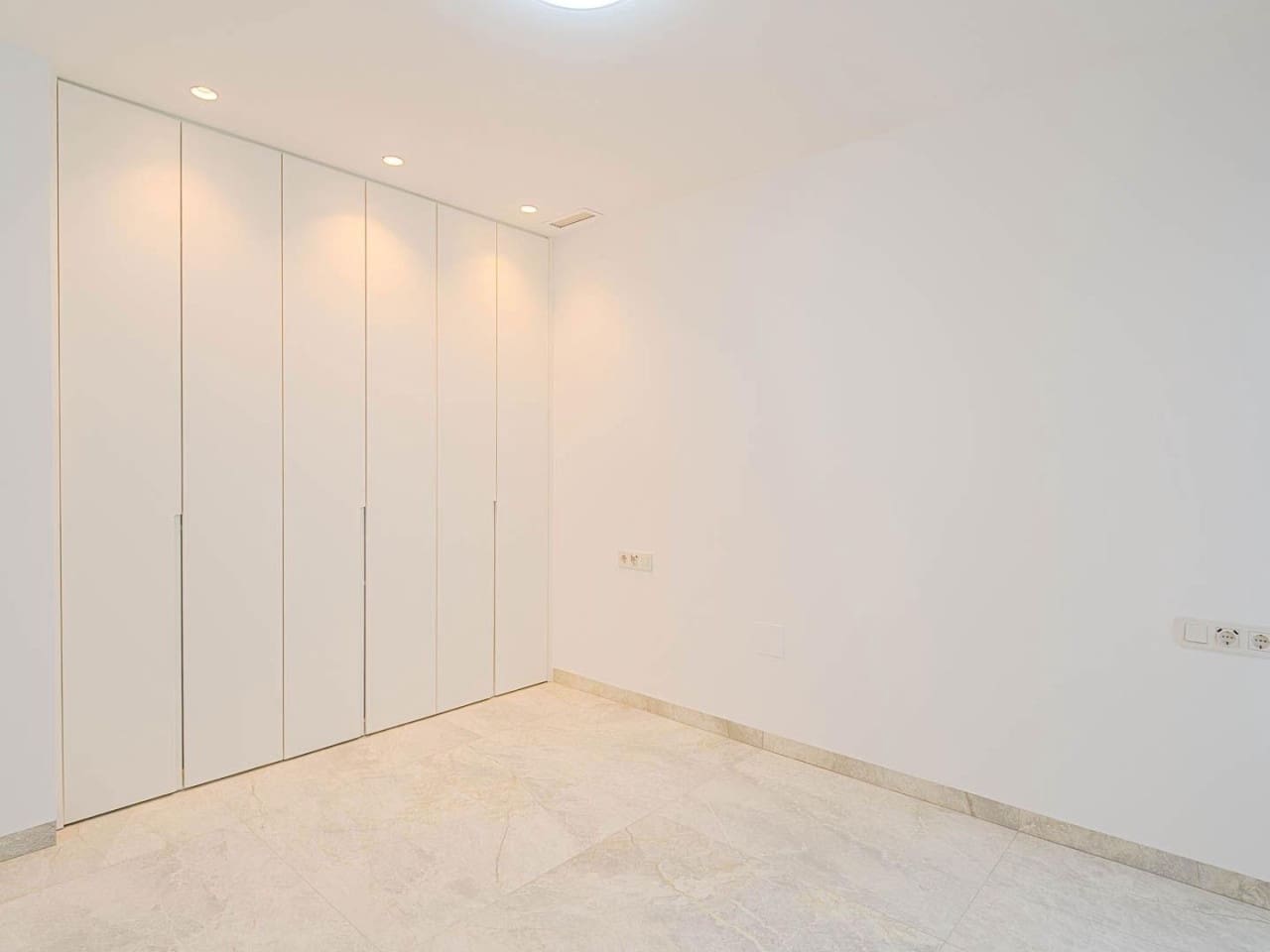 3 quarto Apartamento para venda em Torrevieja com garagem - 595 000 € (Ref: 10041994)