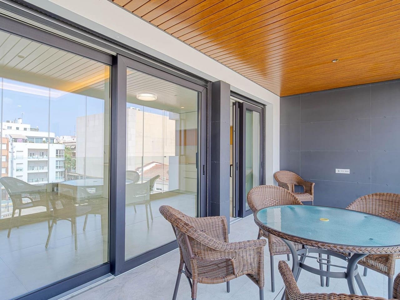 3 quarto Apartamento para venda em Torrevieja com garagem - 595 000 € (Ref: 10041994)
