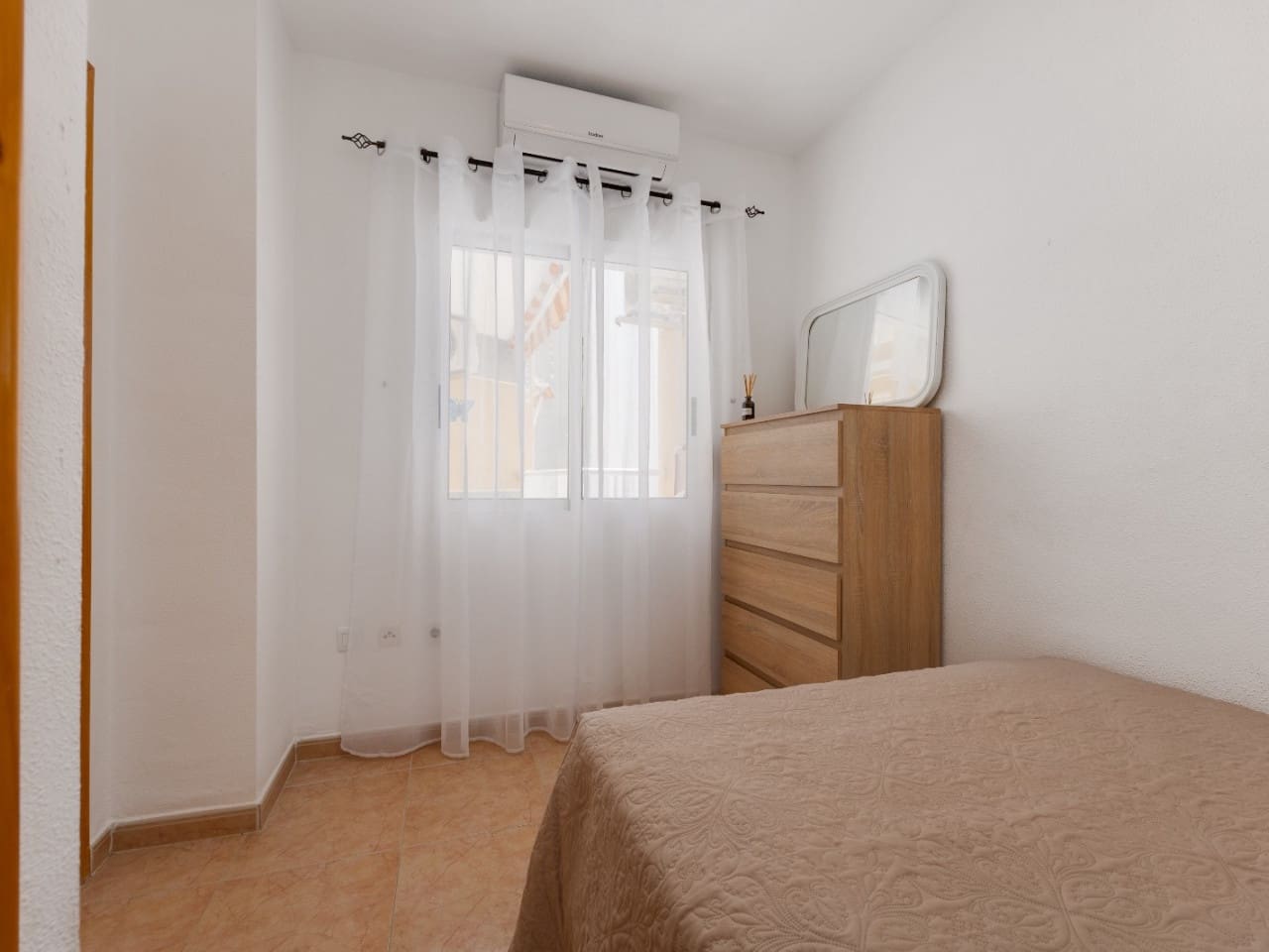 3 sypialnia Apartament na sprzedaż w Torrevieja z basenem - 159 999 € (Ref: 10041995)