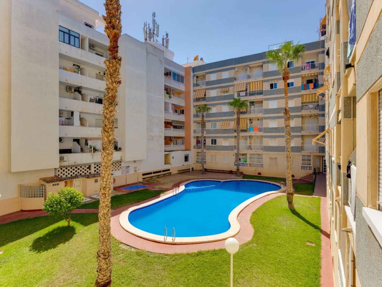 3 sypialnia Apartament na sprzedaż w Torrevieja z basenem - 159 999 € (Ref: 10041995)