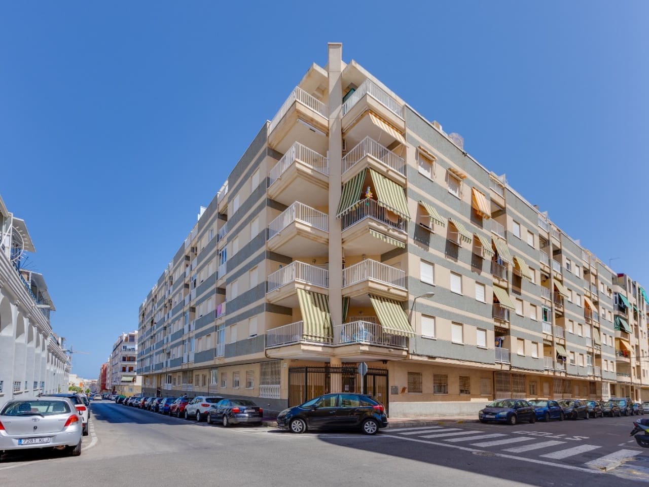 3 sypialnia Apartament na sprzedaż w Torrevieja z basenem - 159 999 € (Ref: 10041995)