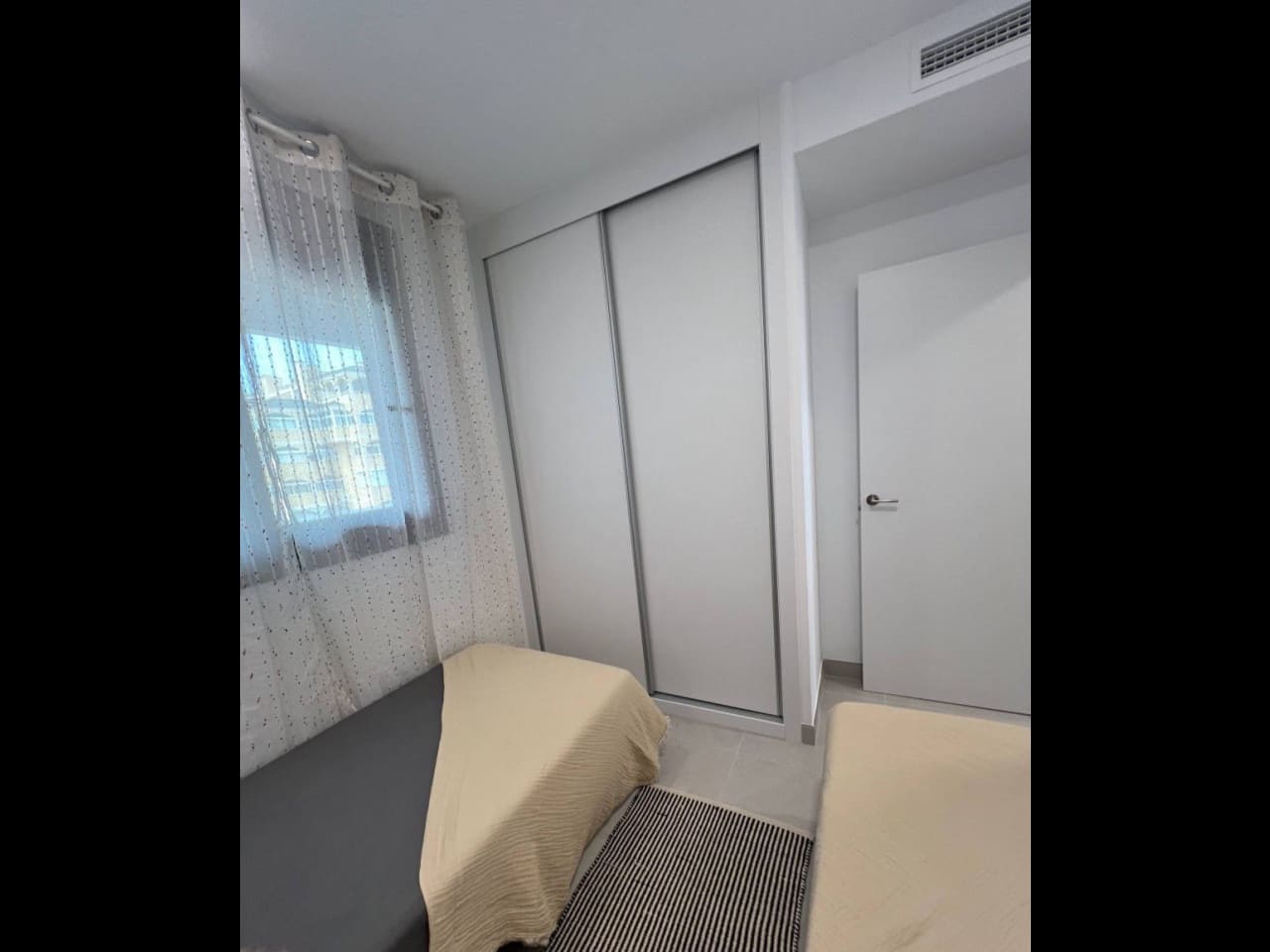 2 soverom Leilighet til salgs i Torrevieja med svømmebasseng garasje - € 355 000 (Ref: 10049660)