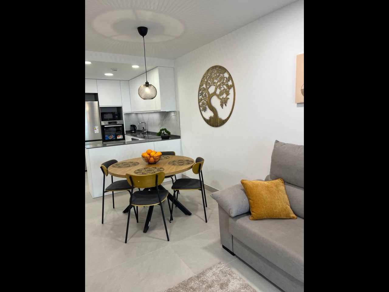 2 soverom Leilighet til salgs i Torrevieja med svømmebasseng garasje - € 355 000 (Ref: 10049660)
