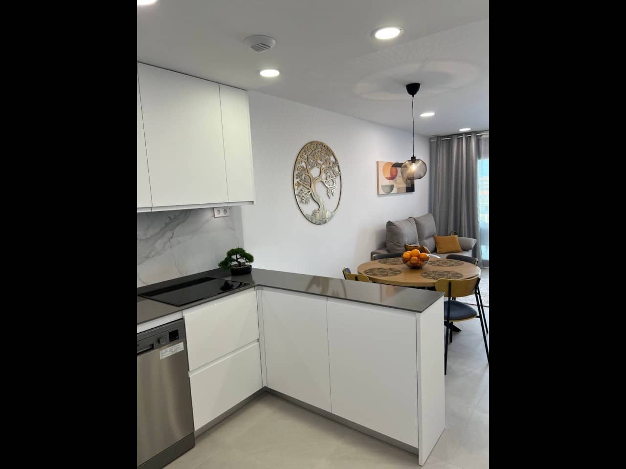 2 soverom Leilighet til salgs i Torrevieja med svømmebasseng garasje - € 355 000 (Ref: 10049660)