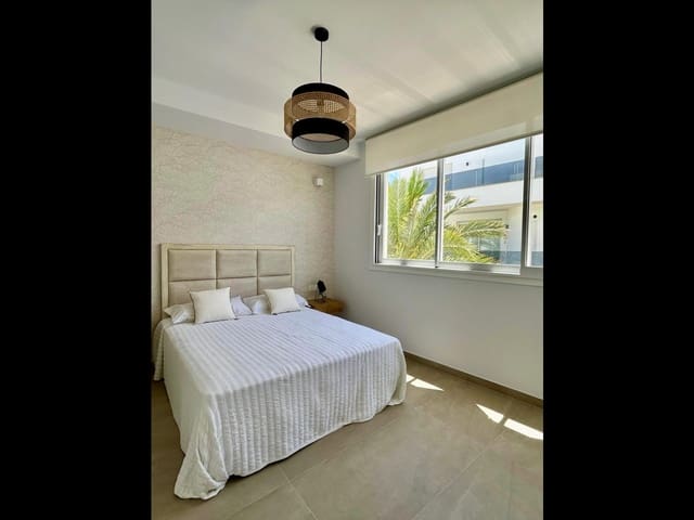 2 makuuhuone Huoneisto myytävänä paikassa Playa de los Locos, Torrevieja mukana uima-altaan - 429 000 € (Ref: 10049661)