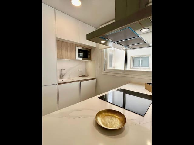 2 makuuhuone Huoneisto myytävänä paikassa Playa de los Locos, Torrevieja mukana uima-altaan - 429 000 € (Ref: 10049661)