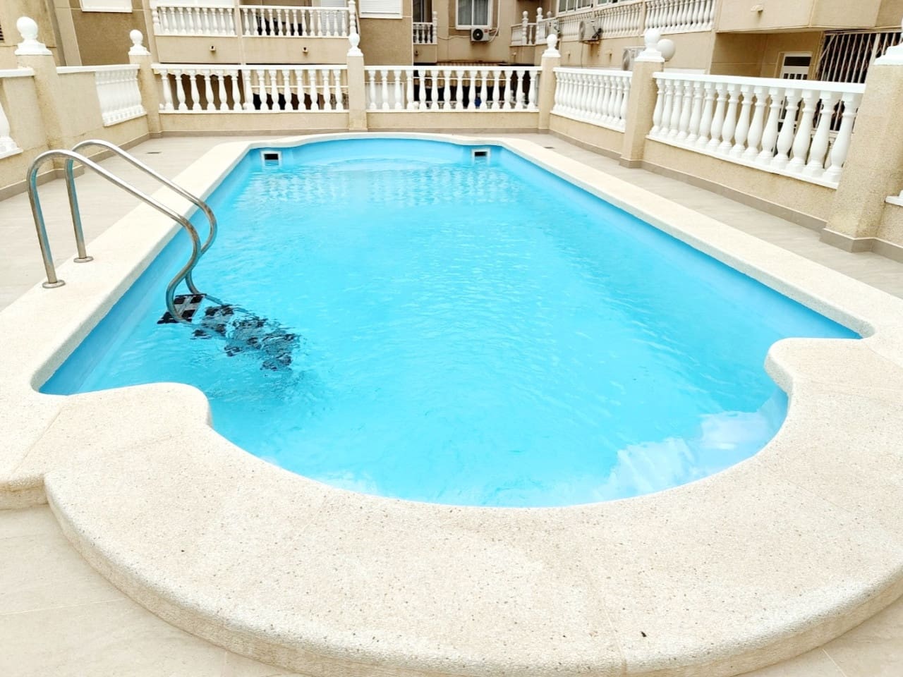 1 Zimmer Apartment zu verkaufen in Torrevieja mit Pool - 175.000 € (Ref: 10080053)