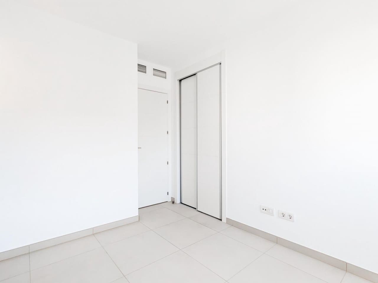 2 soverom Leilighet til salgs i Punta Prima med svømmebasseng garasje - € 498 000 (Ref: 10082189)