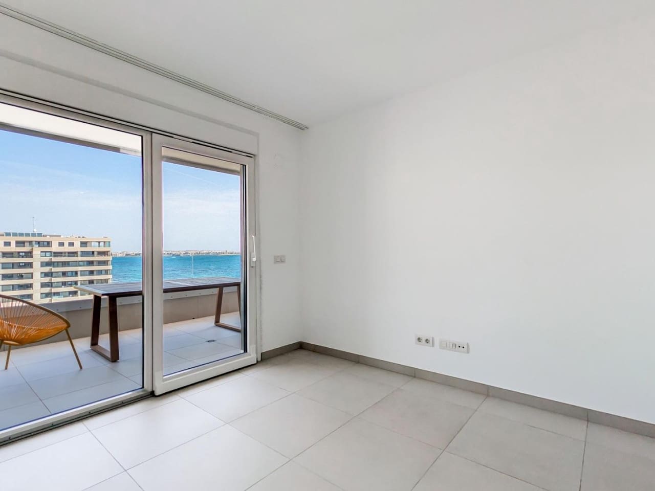 2 soverom Leilighet til salgs i Punta Prima med svømmebasseng garasje - € 498 000 (Ref: 10082189)