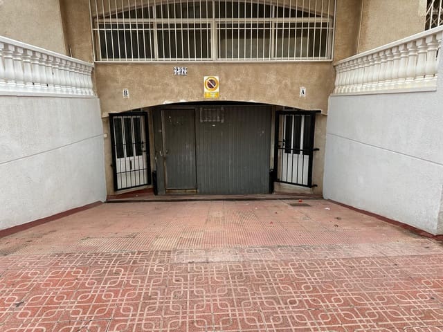 Garage te koop in Avenida Habaneras - Curva de Palangre, Torrevieja - € 13.000 (Ref: 10095653)