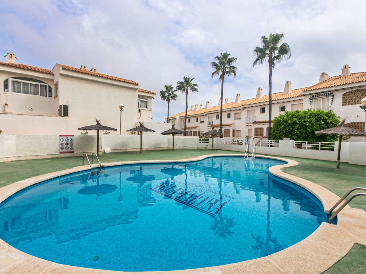 3 makuuhuone Huoneisto myytävänä paikassa Cabo Roig mukana uima-altaan - 375 000 € (Ref: 10130389)
