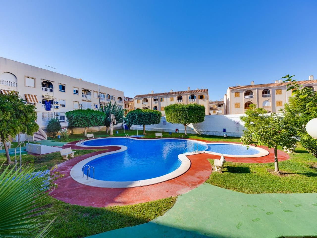 2 soverom Leilighet til salgs i Torrevieja med svømmebasseng garasje - € 159 900 (Ref: 10130399)