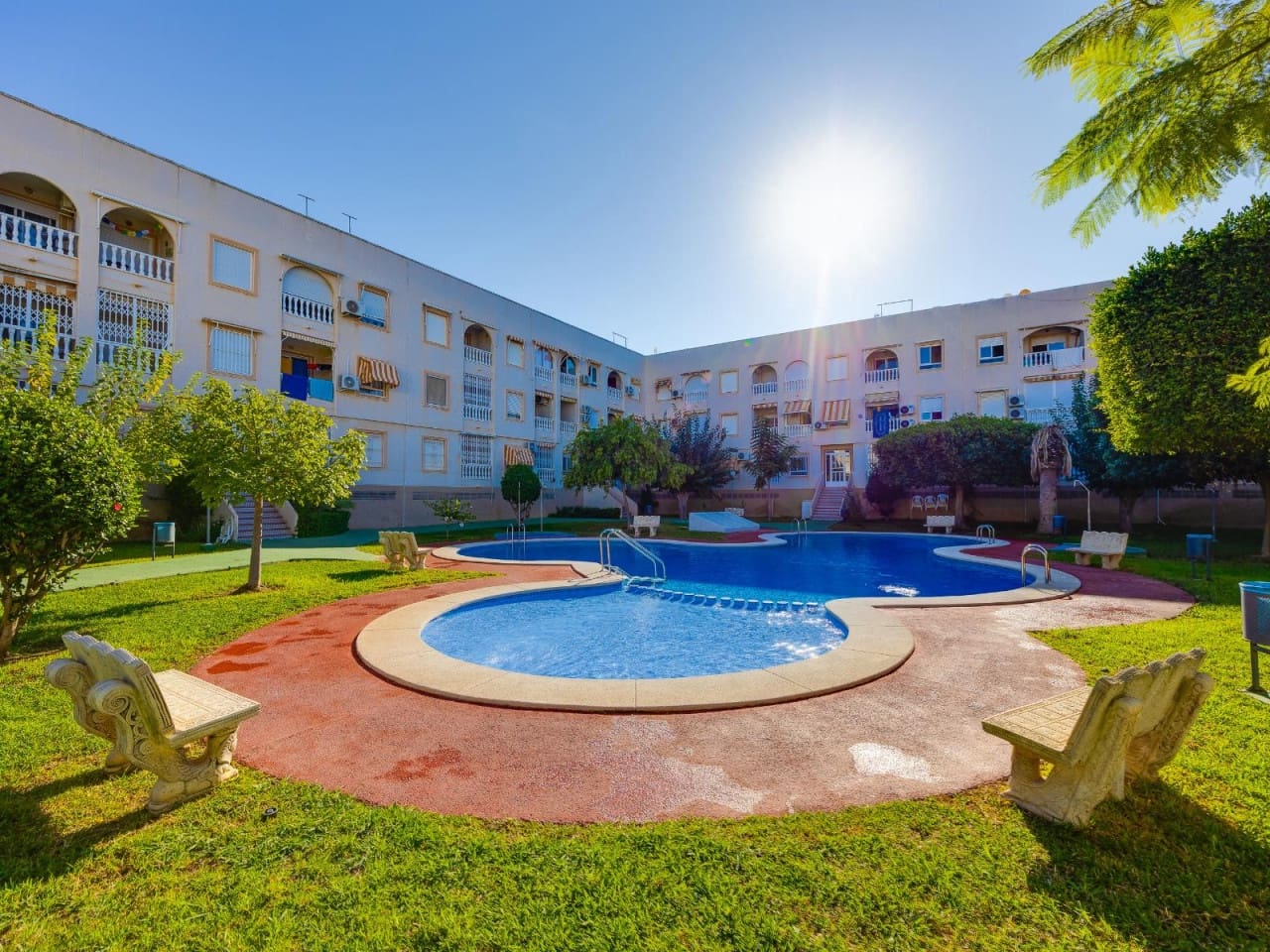 2 soverom Leilighet til salgs i Torrevieja med svømmebasseng garasje - € 159 900 (Ref: 10130399)