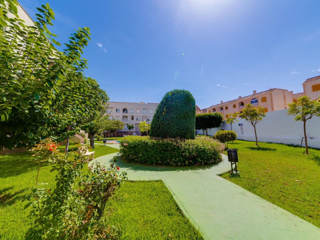 2 soverom Leilighet til salgs i Torrevieja med svømmebasseng garasje - € 159 900 (Ref: 10130399)