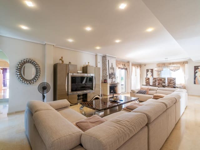 5 bedroom Villa for sale in Cañada del Molino, Torrevieja with pool - € 1,090,000 (Ref: 10132137)