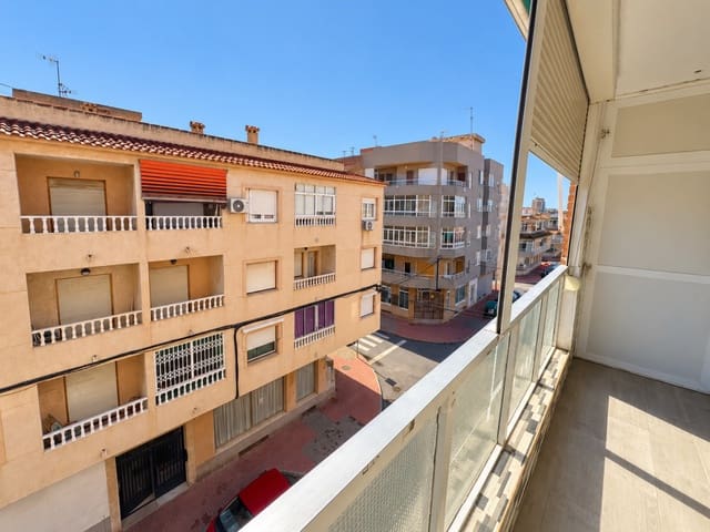 2 slaapkamer Appartement te koop in Playa de los Náufragos, Torrevieja met zwembad - € 135.000 (Ref: 10140311)