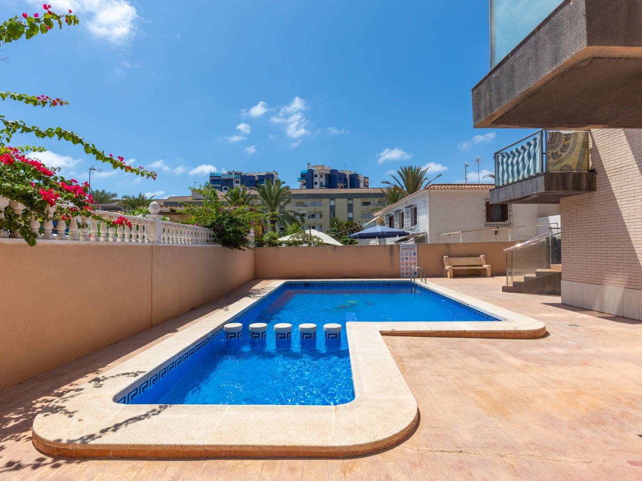 1 slaapkamer Appartement te koop in Punta Prima met zwembad garage - € 145.000 (Ref: 10140312)