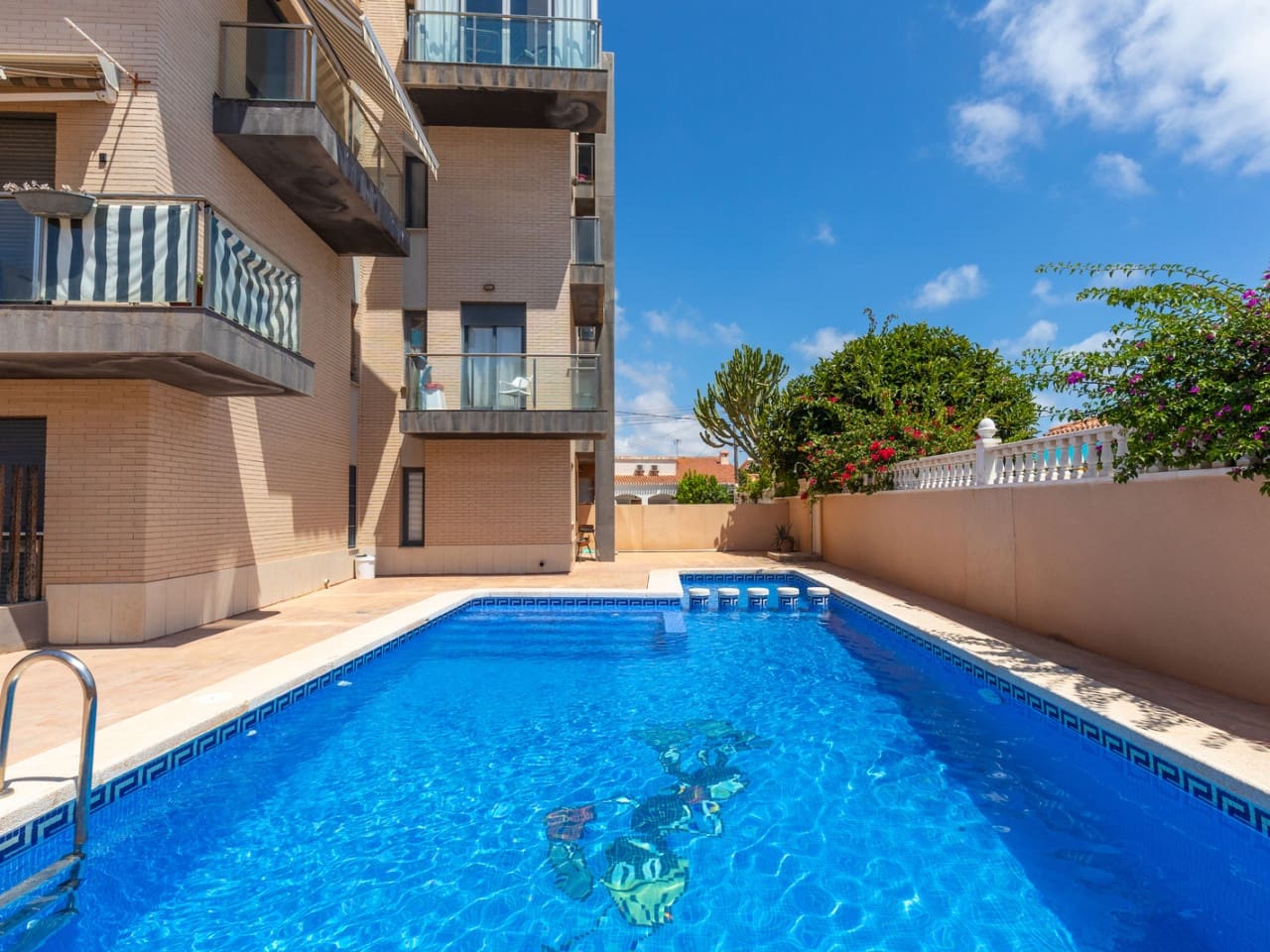 1 slaapkamer Appartement te koop in Punta Prima met zwembad garage - € 145.000 (Ref: 10140312)