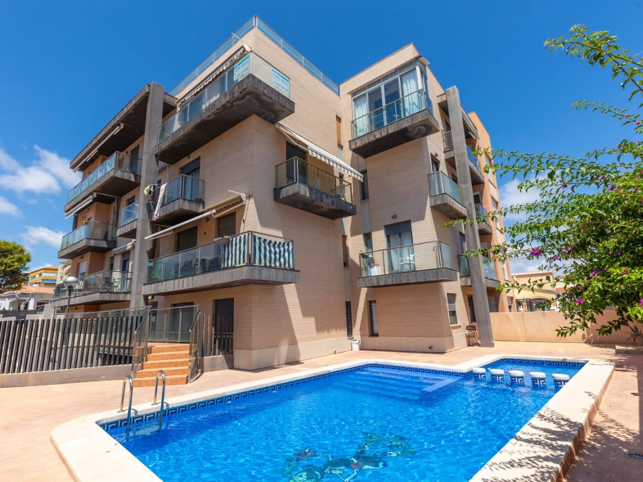 1 slaapkamer Appartement te koop in Punta Prima met zwembad garage - € 145.000 (Ref: 10140312)