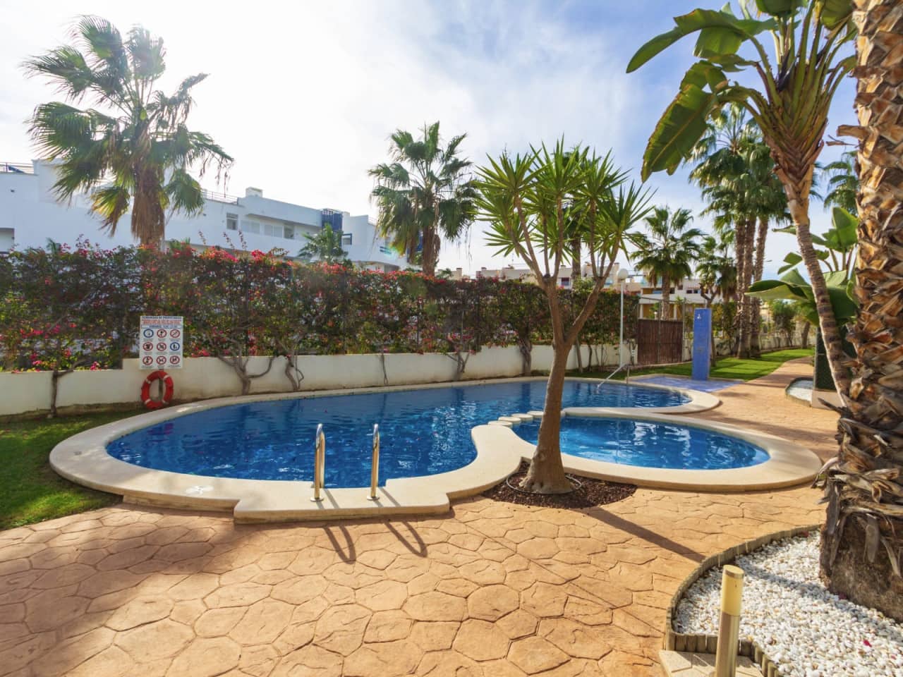 Apartamento de 2 habitaciones en Playa Flamenca en venta con piscina garaje - 239.000 € (Ref: 10147934)