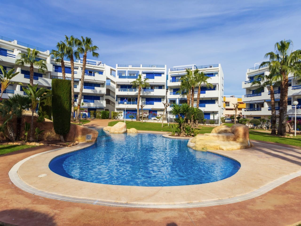 Apartamento de 2 habitaciones en Playa Flamenca en venta con piscina garaje - 239.000 € (Ref: 10147934)