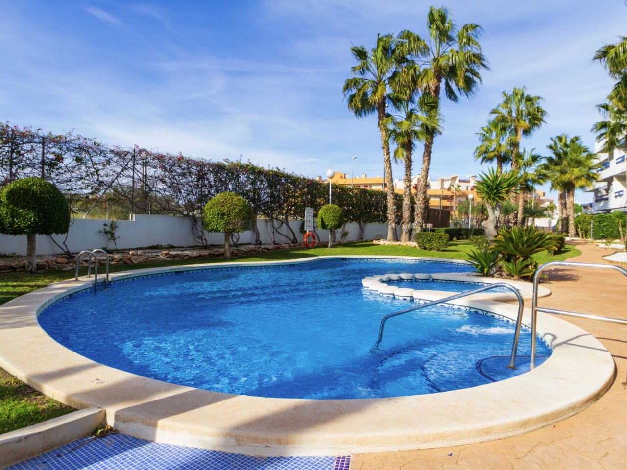 Apartamento de 2 habitaciones en Playa Flamenca en venta con piscina garaje - 239.000 € (Ref: 10147934)