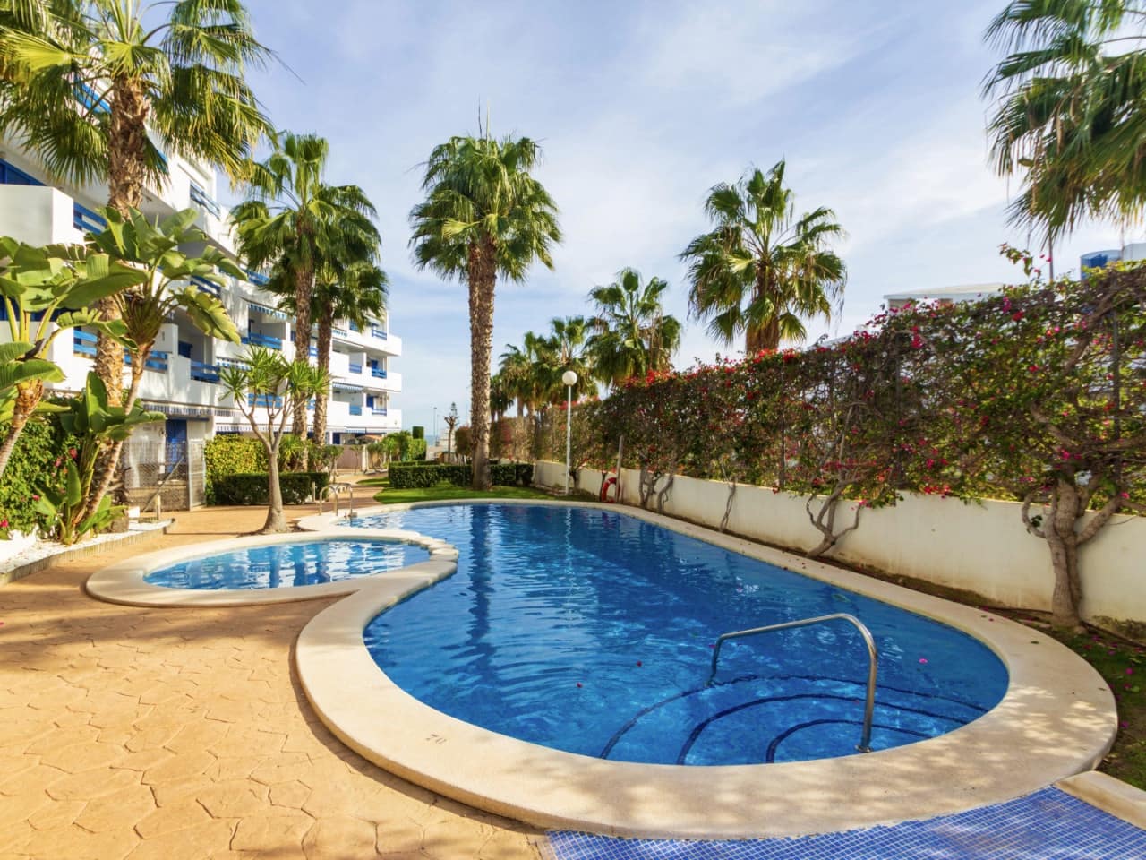 Apartamento de 2 habitaciones en Playa Flamenca en venta con piscina garaje - 239.000 € (Ref: 10147934)