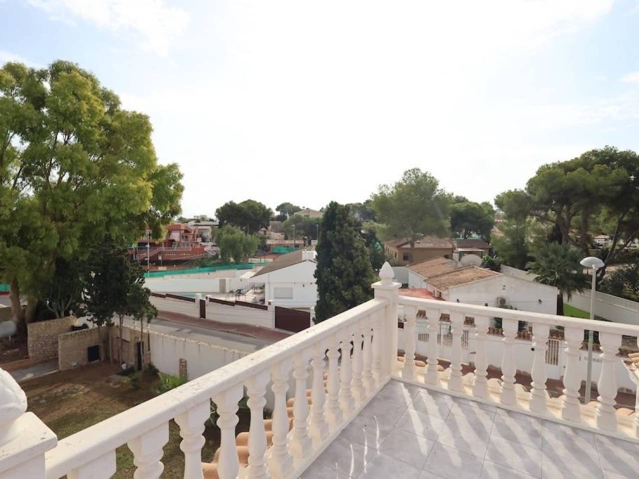 5 soveværelse Villa til salg i Torrevieja med swimmingpool garage - € 599.000 (Ref: 10158098)