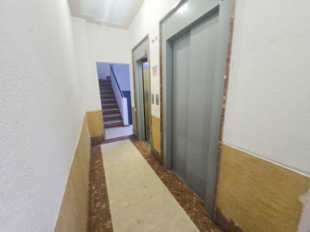 2 soveværelse Lejlighed til salg i Puerto Deportivo, Torrevieja med swimmingpool - € 139.900 (Ref: 10159953)