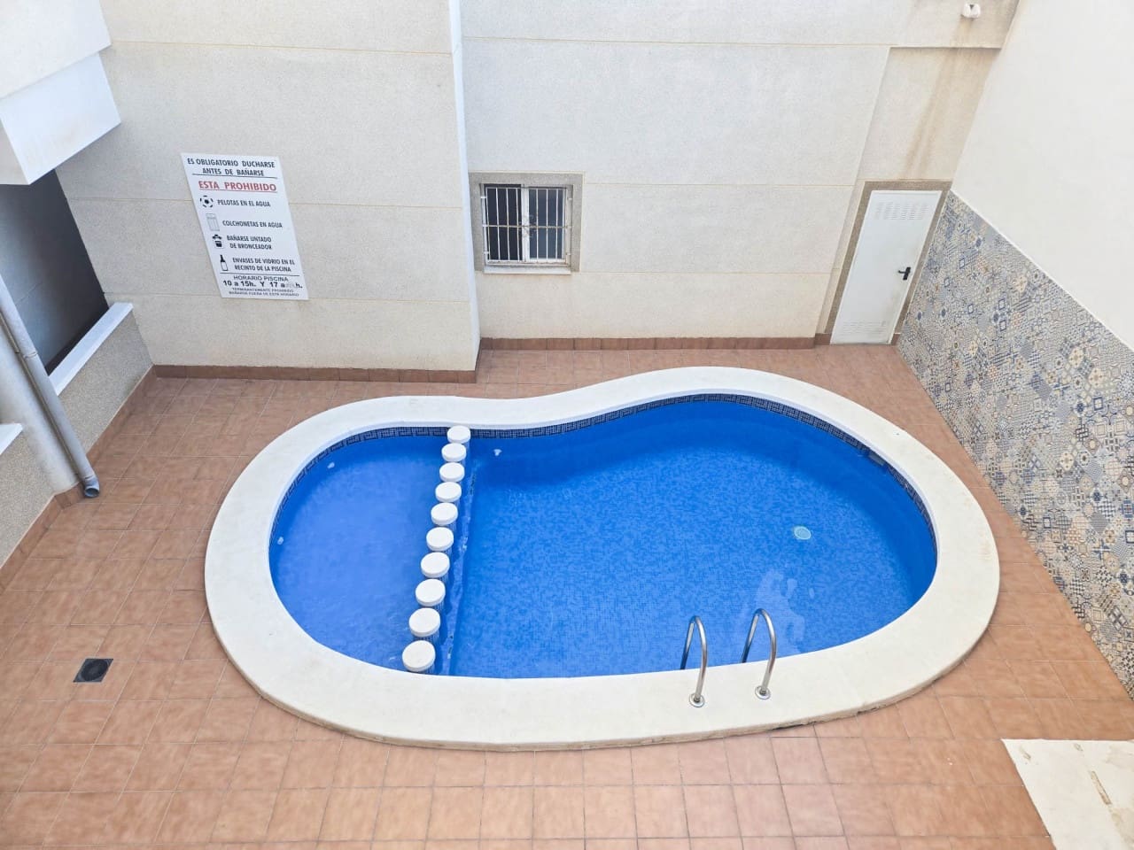 2 soverom Leilighet til salgs i Torrevieja med svømmebasseng - € 139 900 (Ref: 10159953)