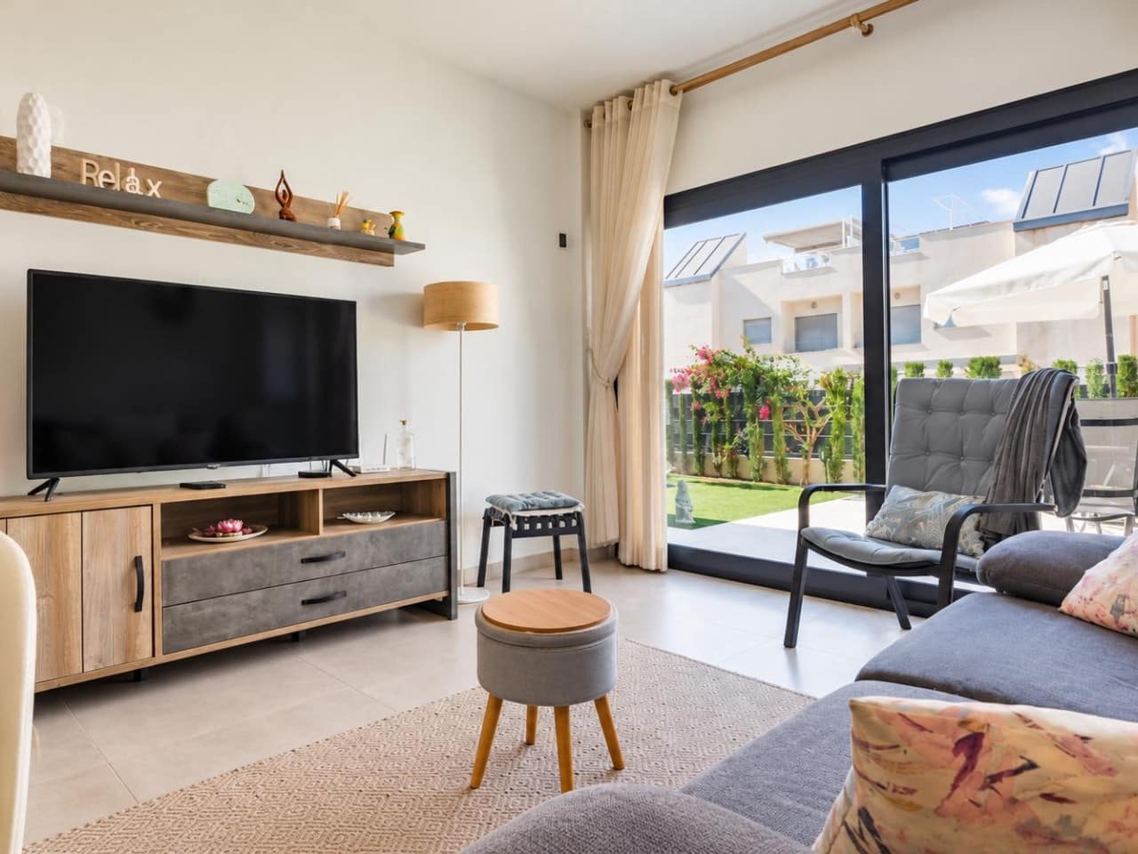 2 soverom Villa til salgs i La Veleta med svømmebasseng garasje - € 359 000 (Ref: 10165817)
