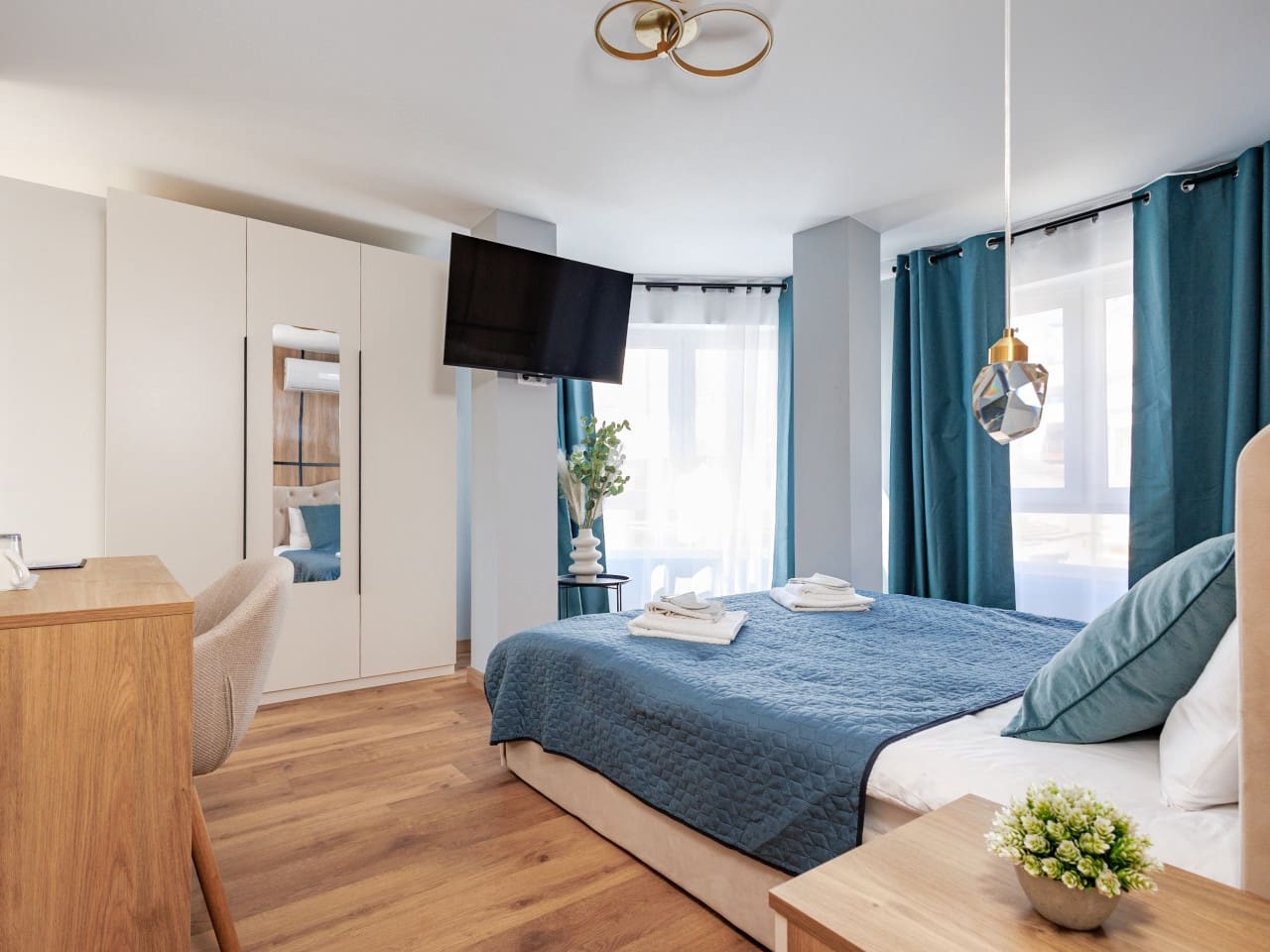Local Comercial de 12 habitaciones en Torrevieja en venta - 1.250.000 € (Ref: 10183467)
