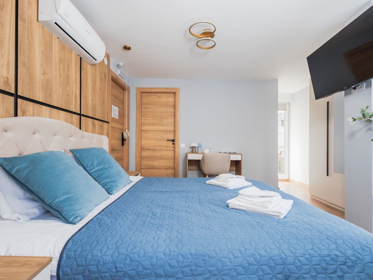 Local Comercial de 12 habitaciones en Torrevieja en venta - 1.250.000 € (Ref: 10183467)