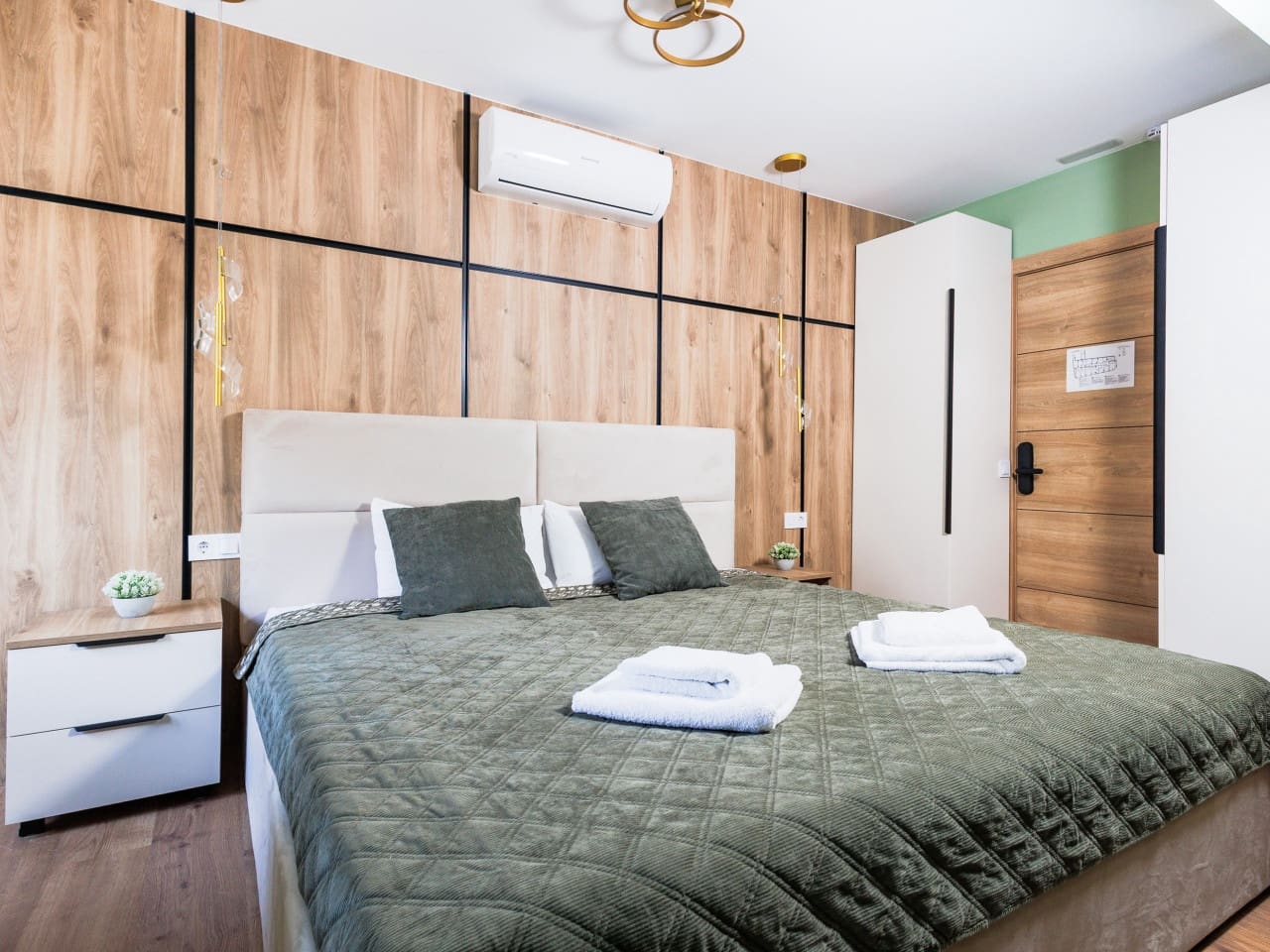 Local Comercial de 12 habitaciones en Torrevieja en venta - 1.250.000 € (Ref: 10183467)