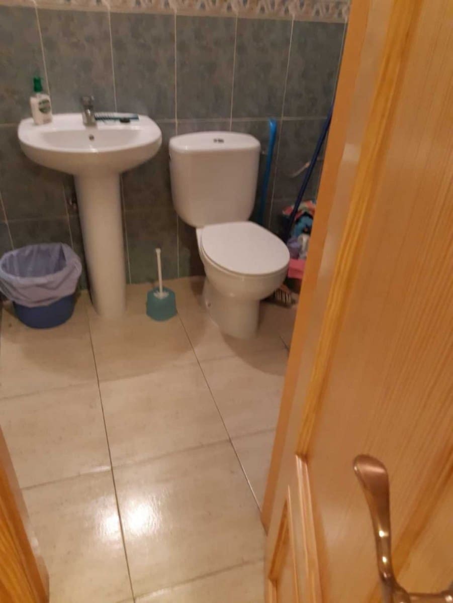 1 sovrum Kommersiell till salu i Torrevieja - 99 000 € (Ref: 5050225)