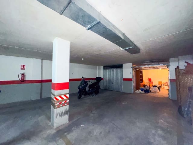 Garage for sale in Centro - Muelle Pesquero, Torrevieja - € 27,500 (Ref: 6465185)
