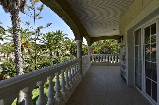 7 slaapkamer Villa te koop in Villamartin, Orihuela met zwembad - € 1.300.000 (Ref: 6560240)