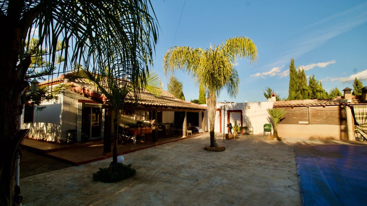 3 makuuhuone Maalaistalo myytävänä paikassa Sucina mukana uima-altaan 
autotalli - 270 000 € (Ref: 6583533)