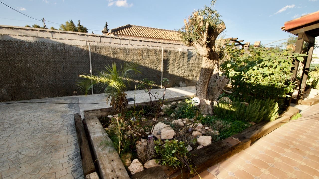 3 makuuhuone Maalaistalo myytävänä paikassa Sucina mukana uima-altaan 
autotalli - 270 000 € (Ref: 6583533)