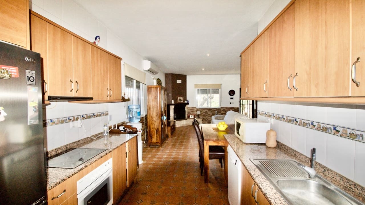 3 makuuhuone Maalaistalo myytävänä paikassa Sucina mukana uima-altaan 
autotalli - 270 000 € (Ref: 6583533)