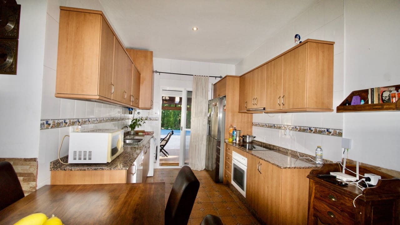 3 makuuhuone Maalaistalo myytävänä paikassa Sucina mukana uima-altaan 
autotalli - 270 000 € (Ref: 6583533)